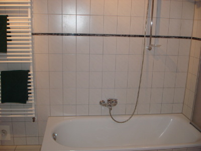 Dusch- Badewanne, tief eingelassen