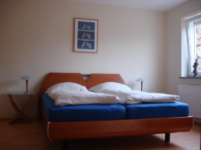 Schlafgemach mit großem Bett